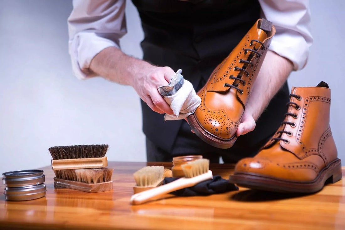 Lederschuhe mit EG-GÜ Schuhpflege reinigen und schützen